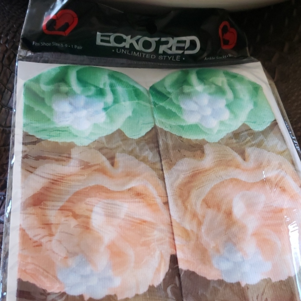NWT Ecko Red ankle socks